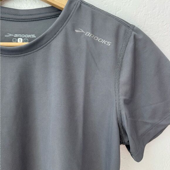 New without tag Brooks Drilayer technology Runners T-Shirt Women’s S - Picture 3 of 7